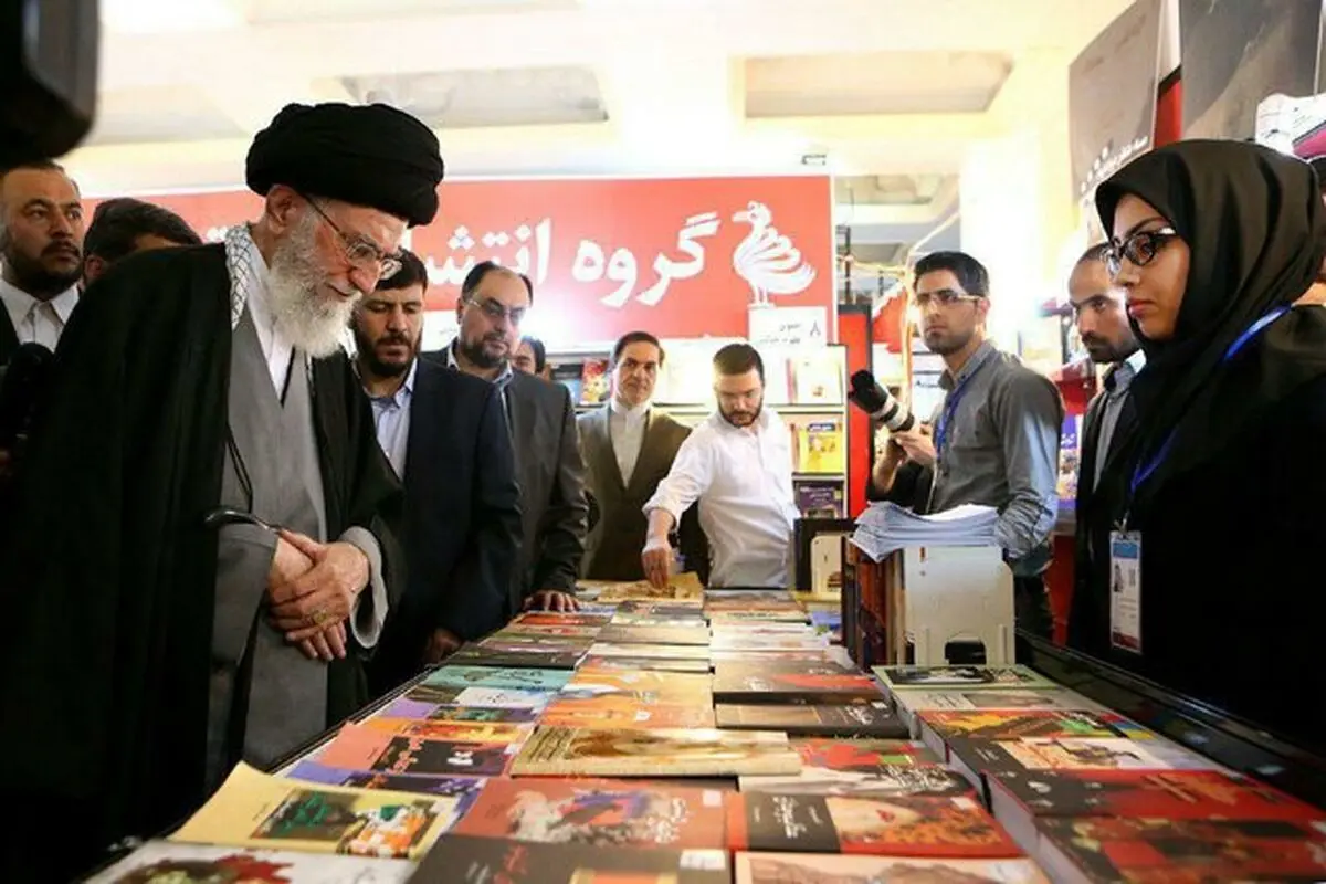 بازدید رهبر معظم انقلاب از نمایشگاه کتاب تهران