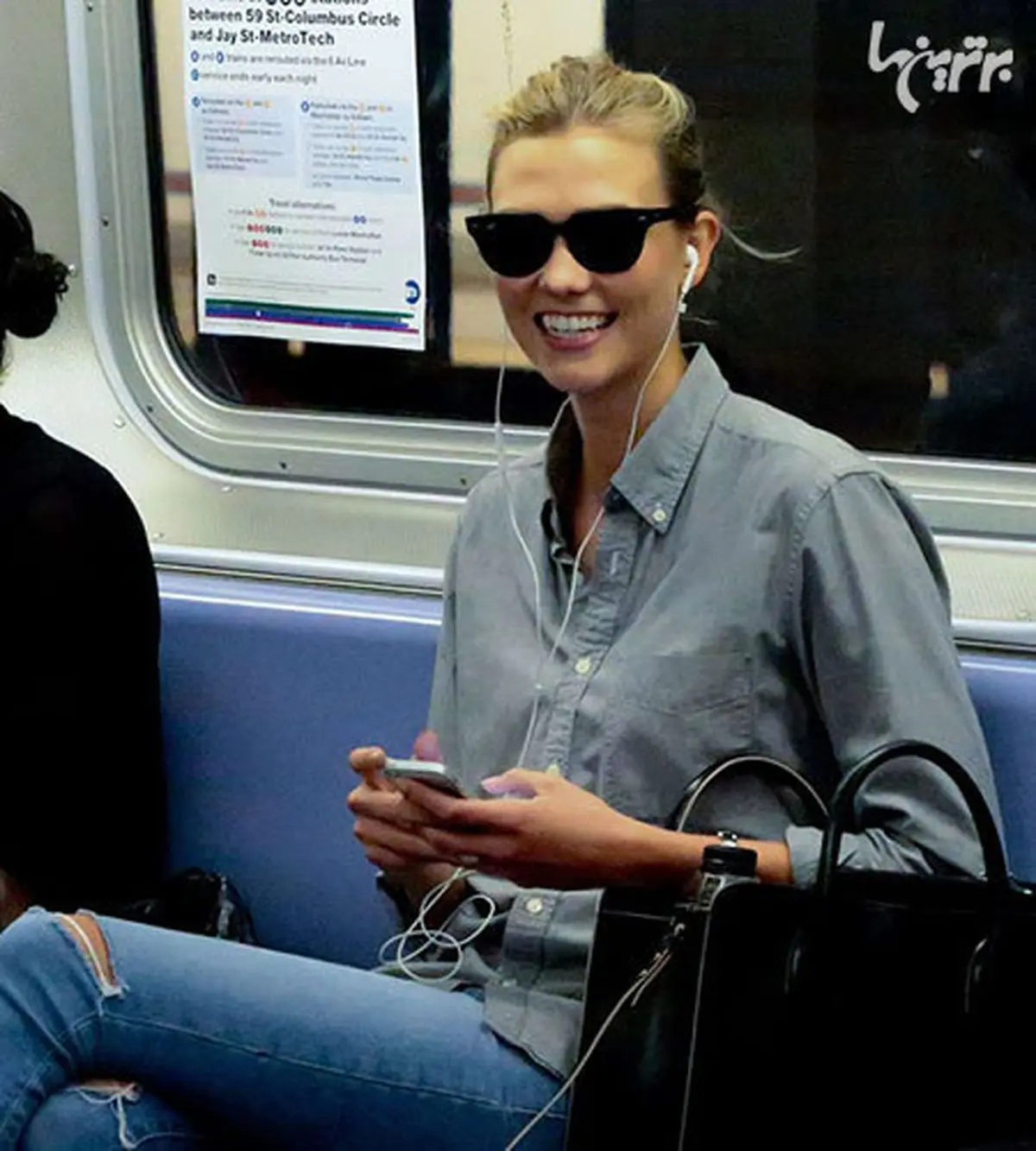 تصاویری جالب از سلبریتی‌ها در وسایل نقلیه عمومی