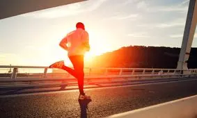 تنهایی اعتمادبه‌نفس شما را افزایش می‌دهد