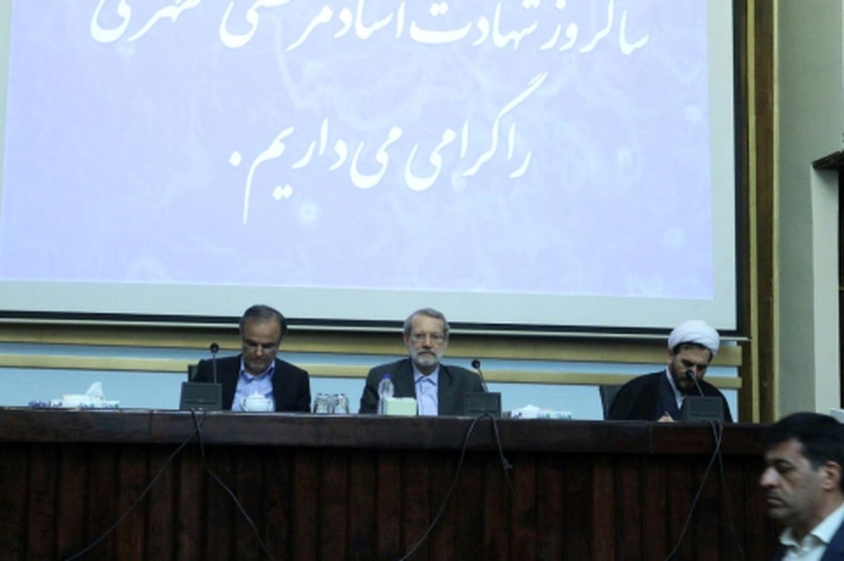 لاریجانی در مشهد: دولت بر تفکیک وزارت بازرگانی اصرار دارد