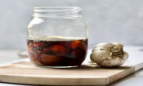 آیا خوردن سیرترشی سبز رنگ مانعی دارد؟