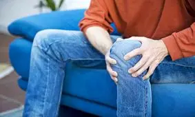 چرا زانویم تق تق می‌کند؟