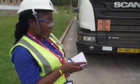 شرکت کامیون‌داران زن در غنا + فیلم