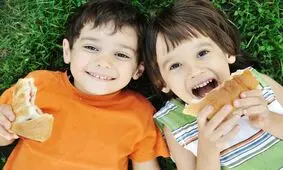 اشتباهات رایج پدرها و مادرها در تغذیه کودکان