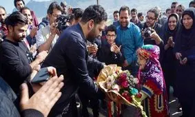 حضور احسان علیخانی همراه گروه عصر جدید در مناطق سیل‌زده لرستان