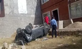 سقوط خودرو به داخل منزل مسکونی در گچساران+تصاویر