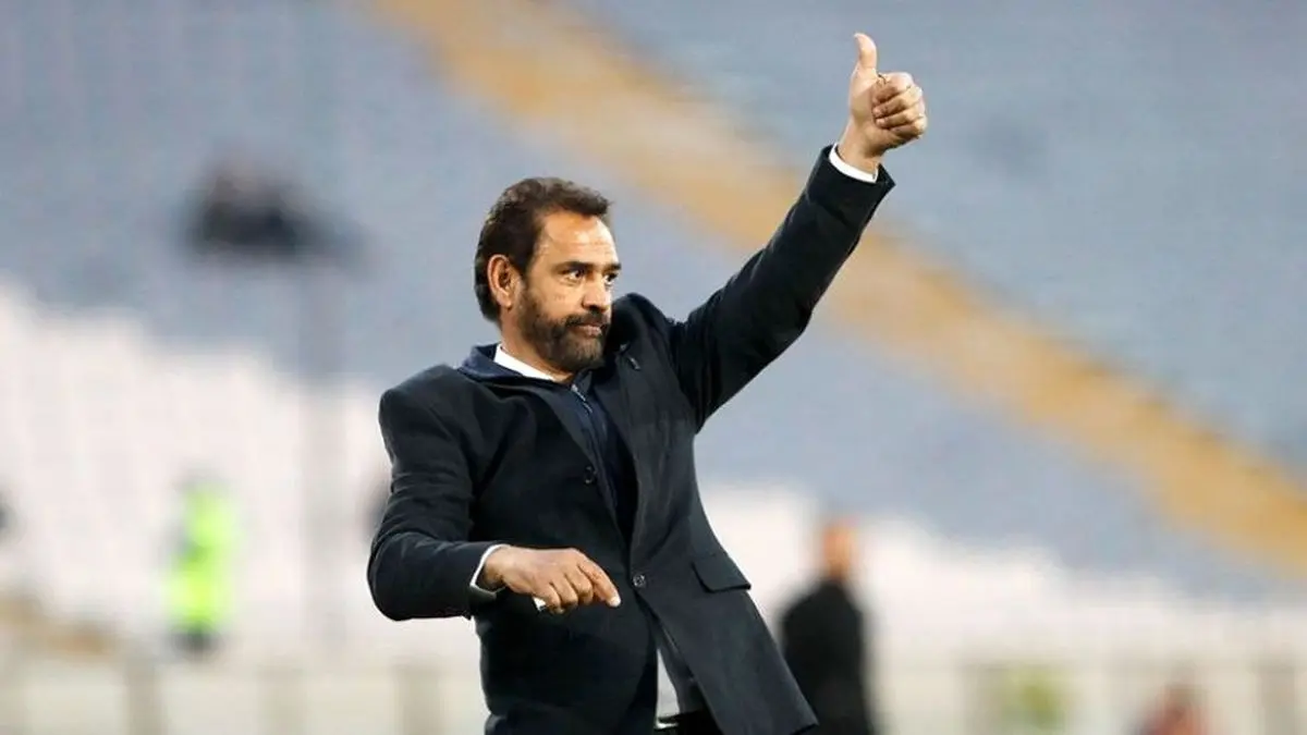 غش کردن فیروز کریمی پس از گل میهمان و انتقال به بیمارستان