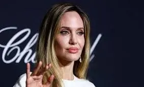 سفر در زمان؛ «آنجلینا جولیِ 19 ساله در کنار پدر و برادرش»؛ سال 1372