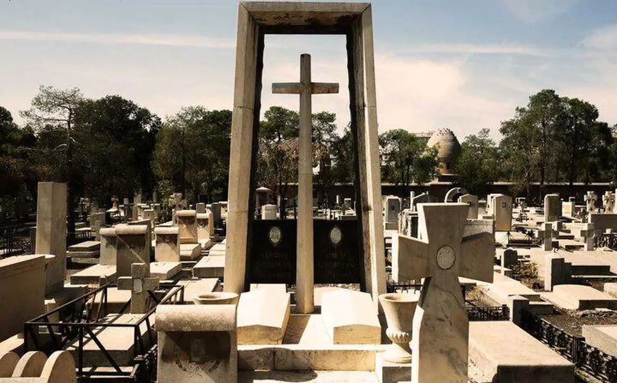 از پزشک مخصوص ناصرالدین‌شاه تا آوارگان لهستانی در این قبرستان ایران دفن شده‌اند