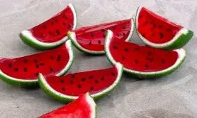 دستور تهیه ژله میوه ای در پوست هندوانه