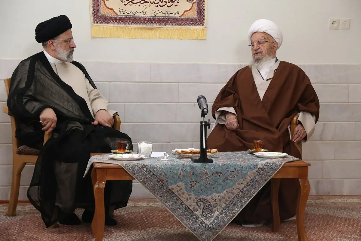 آیت الله مکارم خطاب به رئیسی: در مسائل فرهنگی، فشارآوردن فایده ای ندارد/ دولت باید راهکاری برای جلوگیری از گرانی افسارگسیخته بیابد


