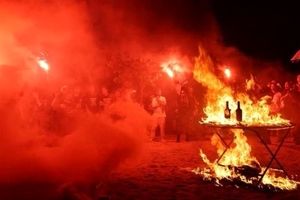 معترضان مقابل اقامتگاه نتانیاهو آتش به پا کردند/ ویدئو

