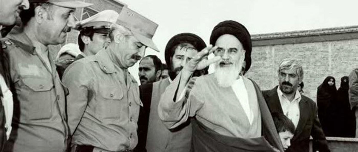 چه کسانی به دنبال انحلال ارتش بودند؟ / حمایت قاطع امام خمینی(ره) از قدیمی ترین نهاد نظامی کشور/ چرا ۲۹ فروردین روز ارتش نامیده شد؟