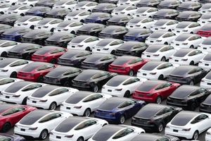 فروش خودروهای تسلا در بریتانیا در بحبوحه واکنش‌ها به ماسک، بیش از یک سوم کاهش یافت