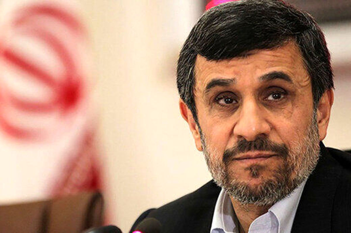 حضور احمدی نژاد در حرم امام / سید حسن خمینی به استقبال او نرفت/ عکس