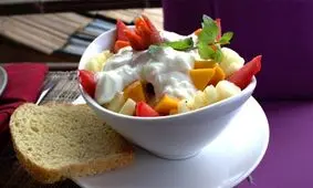 طرز تهیه سالاد میوه با ماست