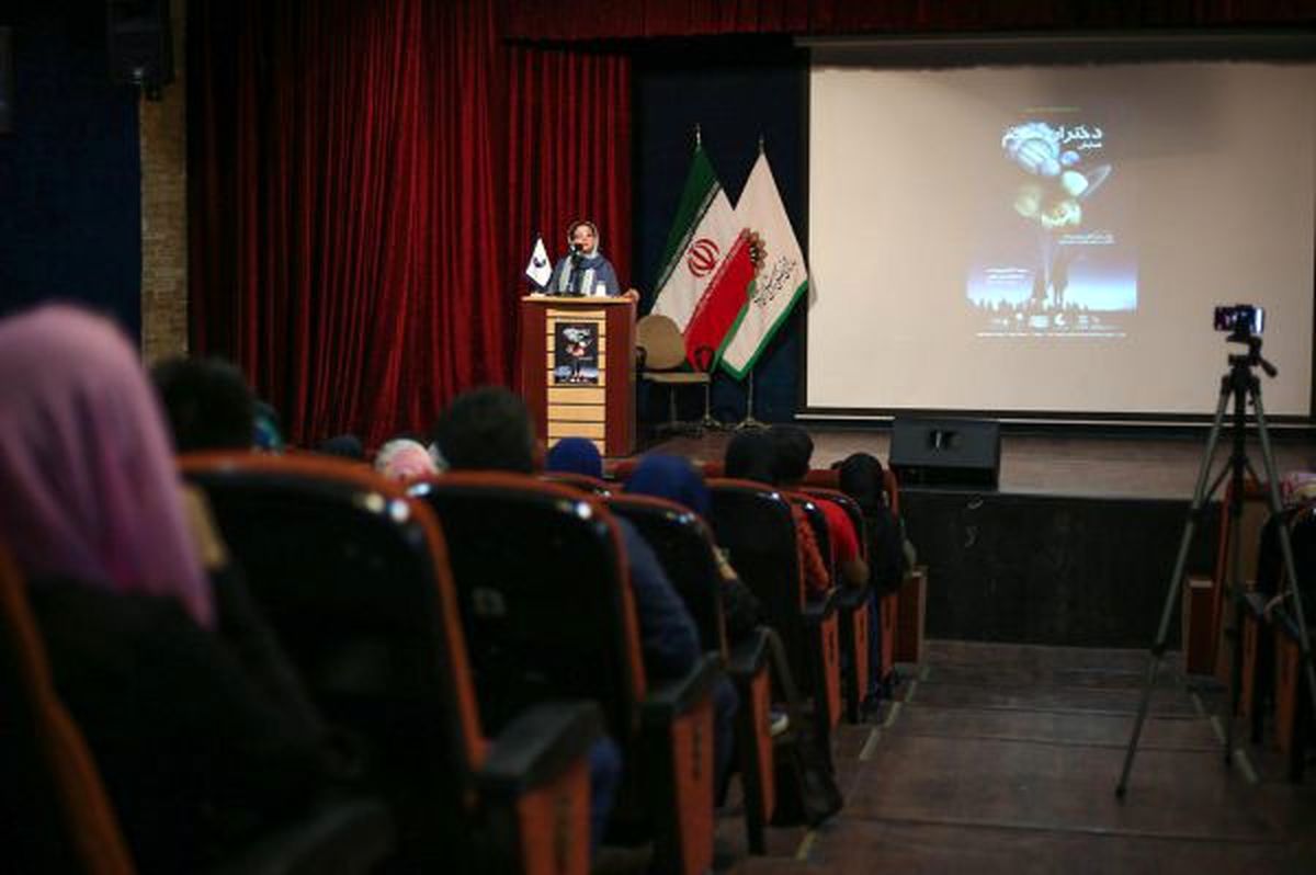 همایش «دختران منجم» با شعار تحقق رویای پرستاره برگزار شد/ زنان منجم از دغدغههایشان گفتند؛ زنان مسئول شنیدند