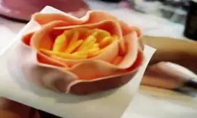 آموزش نحوه زدن گل با باترکریم یا خامه و ماسوره روسی