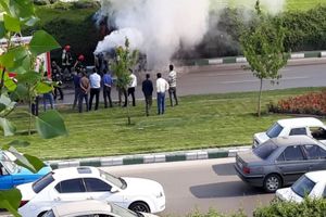 مهار آتش سوزی خودرو پراید در میدان امام علی(ع) مشهد