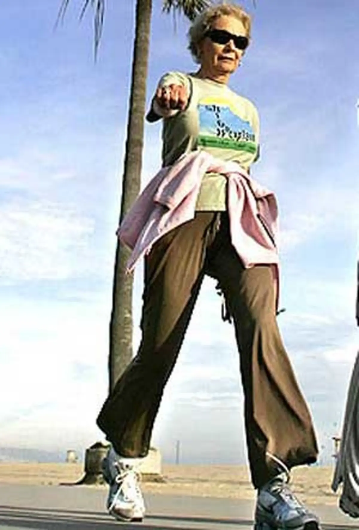 سريع راه برويد تا نميريد