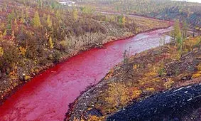 رودخانه ای در کشور پرو که هم‌رنگ خون است + فیلم