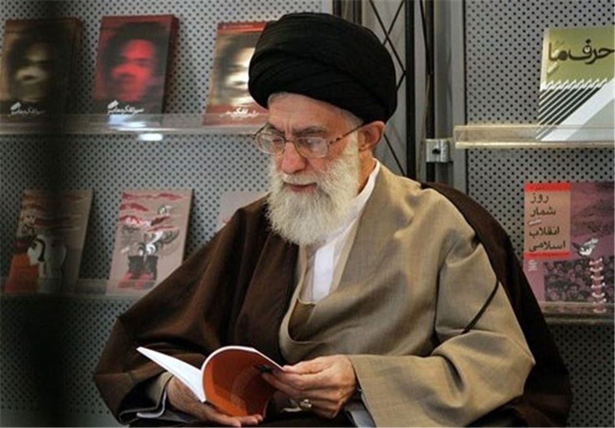 نظر رهبر‌انقلاب درباره‌ی کتاب بازجویی‌های صدام+عکس