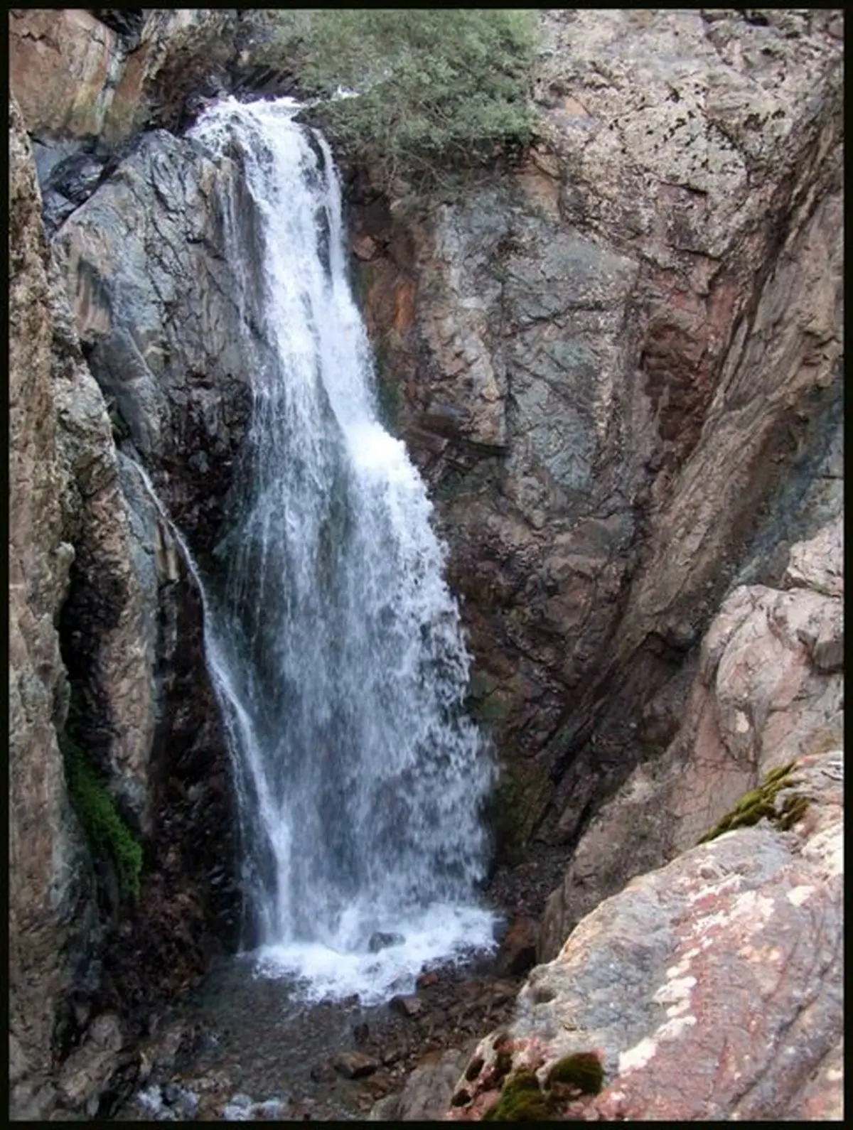 آبشار نیاسر، جان نوجوان 10 ساله را گرفت