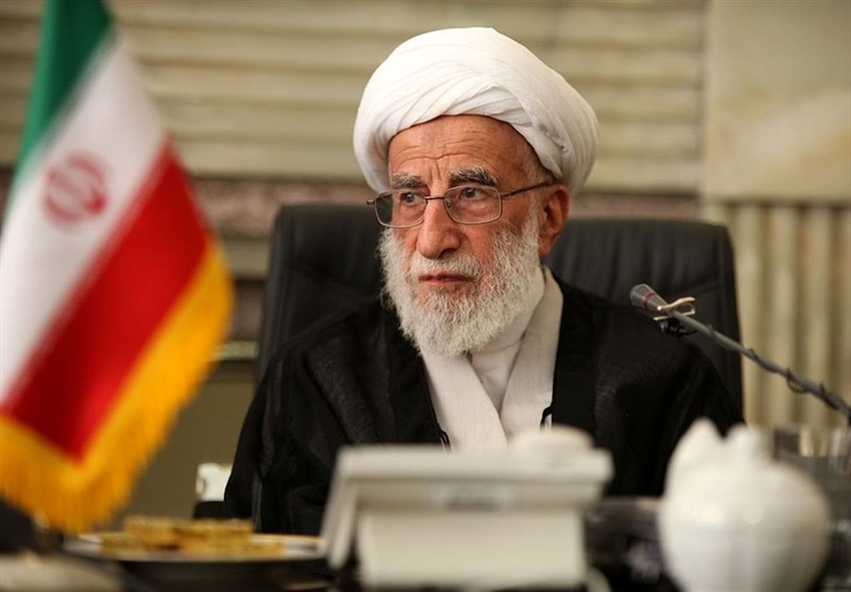 آیتالله جنتی: خدا ما را در تحریمهای اقتصادی کمک میکند