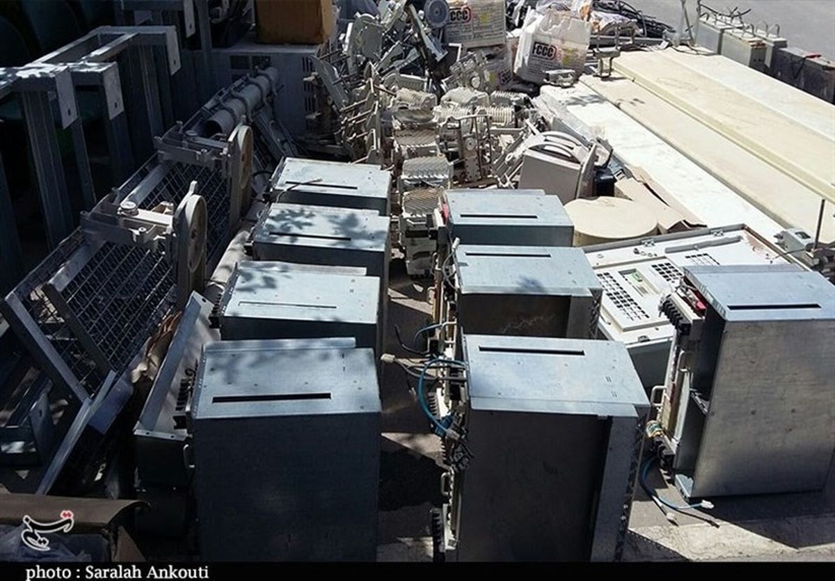 بیش از ۱۰ میلیارد تومان تجهیزات مسروقه مخابراتی در کرمان کشف شد+تصاویر