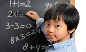 تکلیف عجیب دانش آموزان مدرسه چین جنجالی شد + عکس