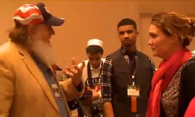 لحظه زیبا و احساسی اسلام آوردن یک بانوی مسیحی+ویدئو