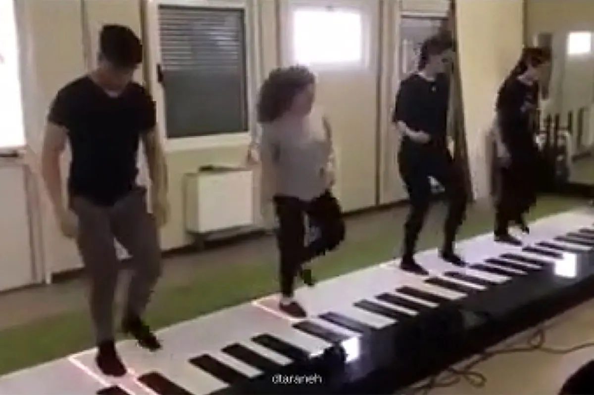 پیانو نواختن با ۴ جفت پا! + فیلم