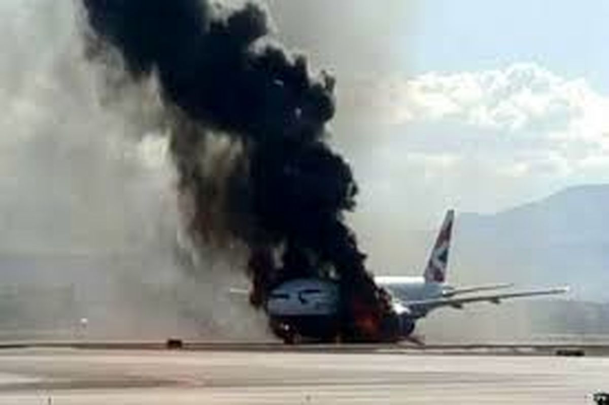 لحظه تخلیه اضطراری مسافران هواپیما آتش گرفته در روسیه+ویدئو