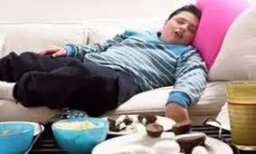 خوابیدن پس از صرف غذا شما را درگیر این بیماری می‌کند!