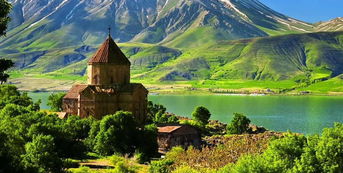 سفر زمینی به وان چقدر آب می‌خورد؟