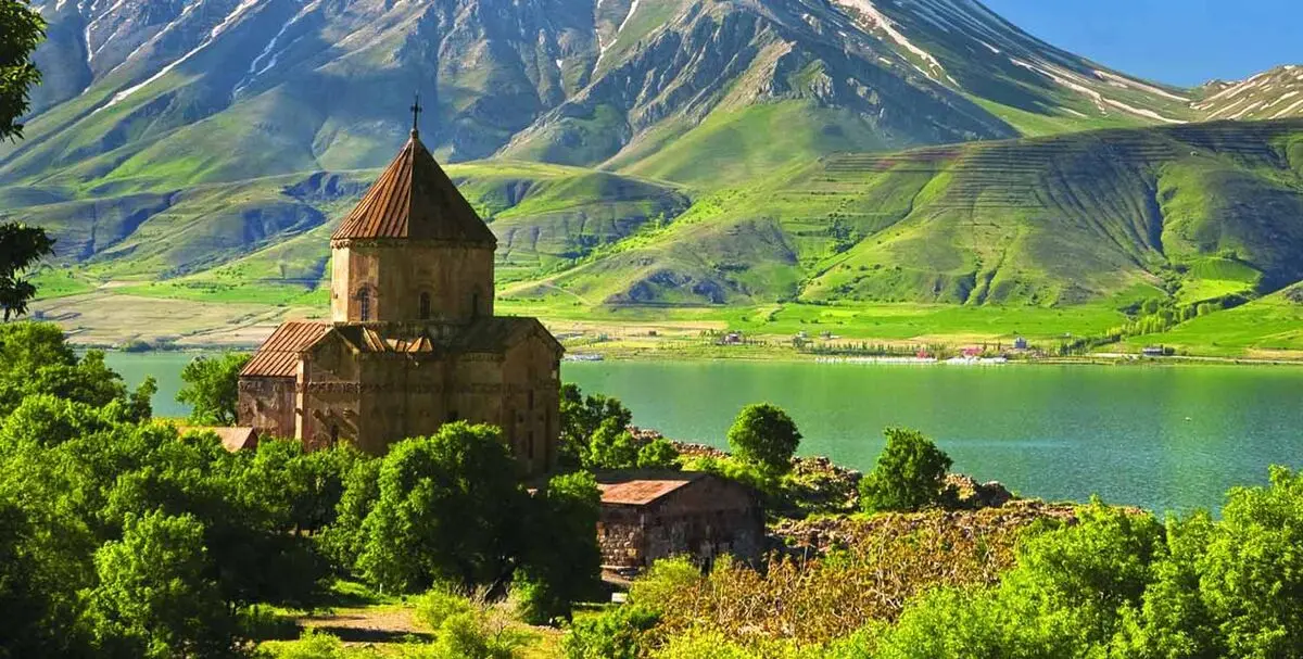 سفر زمینی به وان چقدر آب می‌خورد؟