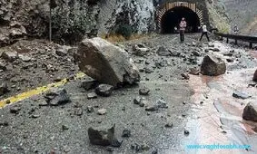 ریزش سنگ در جاده چالوس با ۳ زخمی