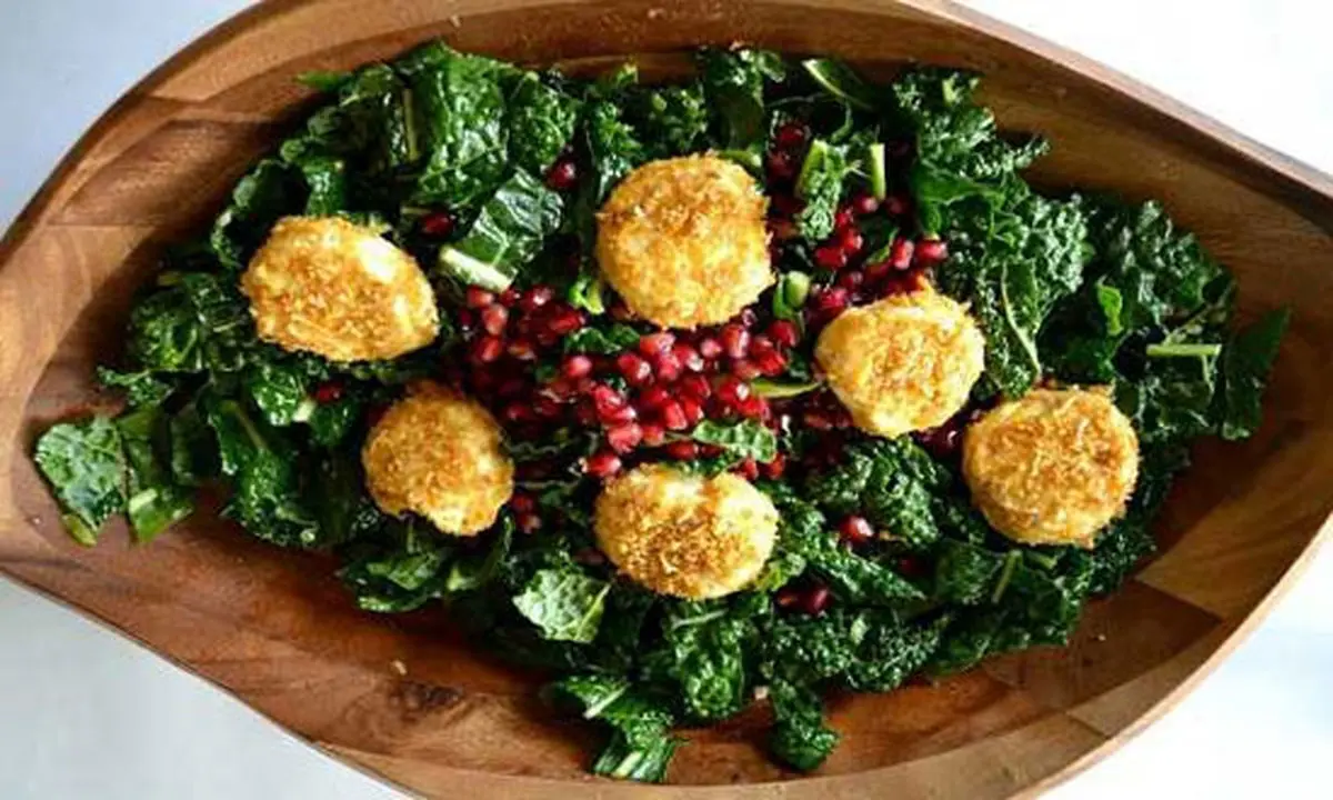 طرز تهیه سالاد پنیر پخته