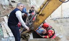 نجات کارگران بیهوش از داخل مخزن آب