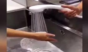 جذاب‌ترین دوش حمام با قابلیت کف سازی! + فیلم