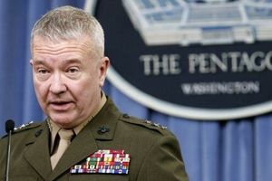 ادعای فرمانده سنتکام درخصوص وقوع جنگ با ایران/هر گونه حمله علیه منافع آمریکا با پاسخ بی‌رحمانه مواجه خواهد شد