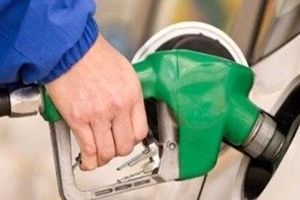 سیاست‎های یک شبه دولت درباره بنزین جوابگوی نیازهای مردم نیست/ اگر قرار است مردم بنزین آزاد بخرند بازگشت کارت سوخت هیچ توجیهی ندارد/ دولت به جای طرح ایده‎‌های رنگارنگ با هدر رفت سوخت مقابله کند