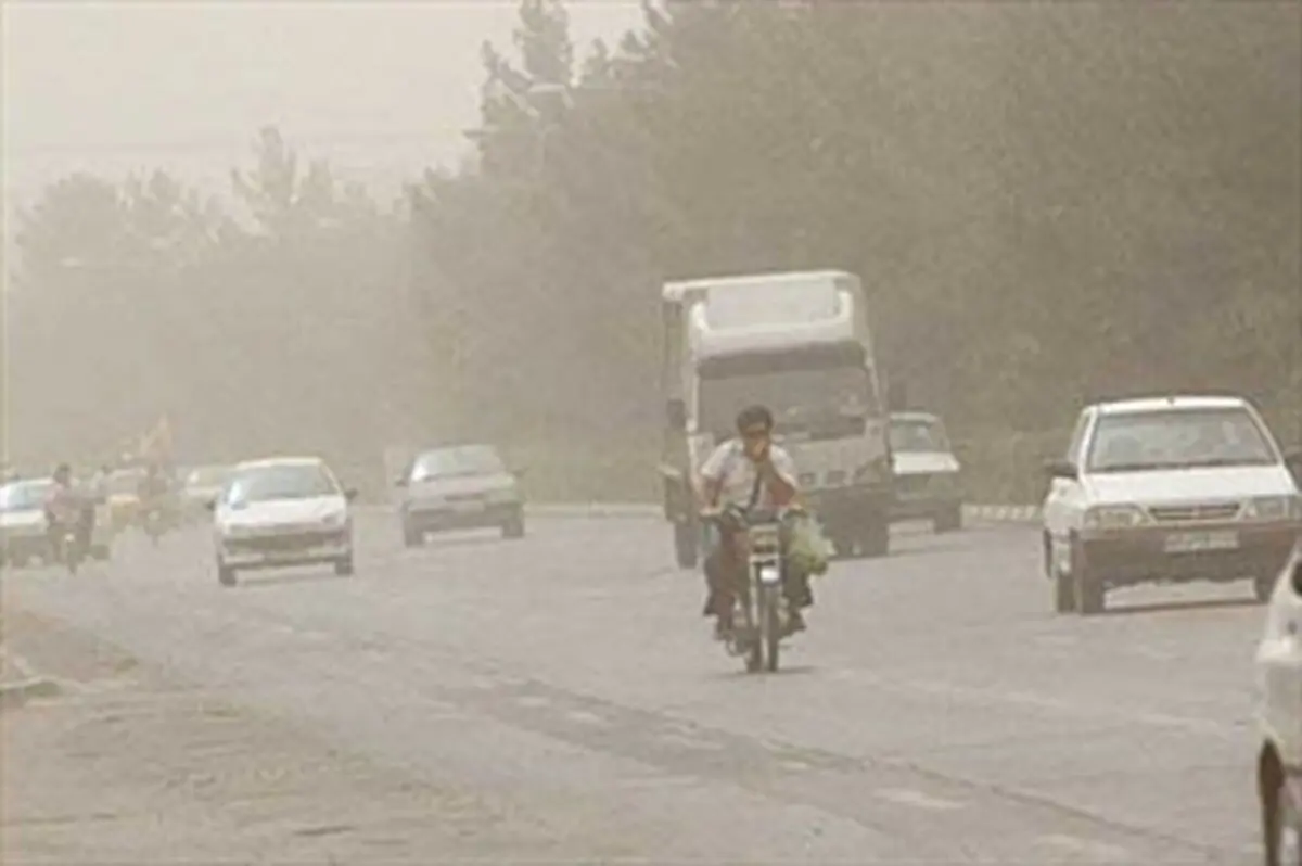 تندبادی با سرعت ۴۰ کیلومتر بر ساعت آبادان را درنوردید