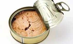 الزام کارخانجات به عرضه تن ماهی با قیمت ۱۴ هزار و ۵۰۰ تومان/ مخالف هرگونه افزایش قیمت هستیم