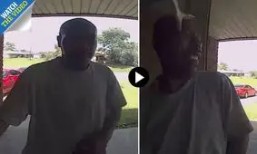 ماری که مهمان را در مقابل درب خانه غافلگیر کرد! +فیلم.