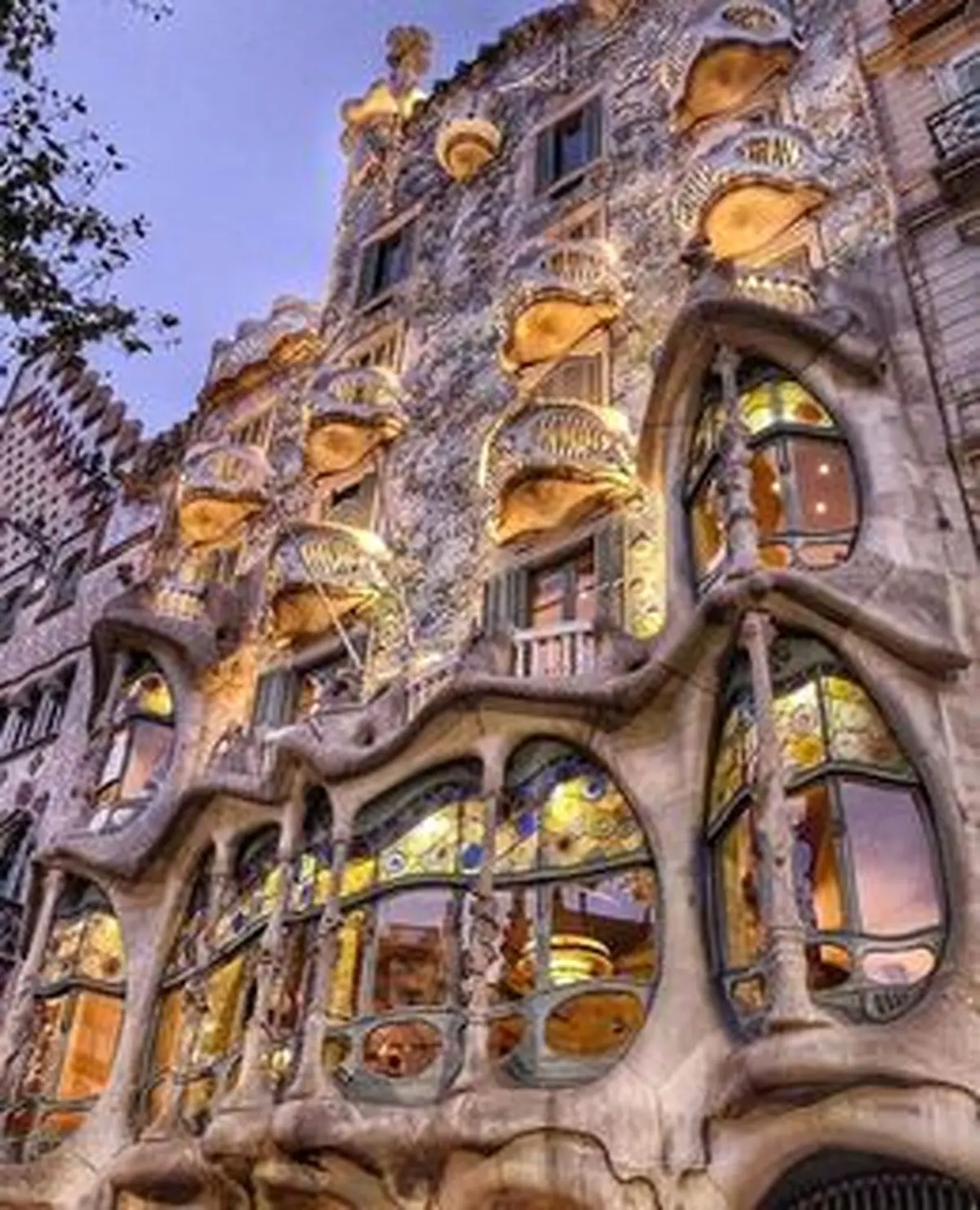 ساختمانی با معماری عجیب + تصاویر