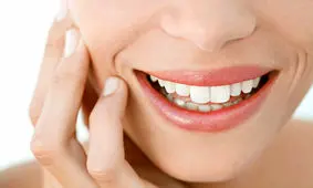 رفع چین و چروک دور لب و خط خنده با یک ماسک طبیعی