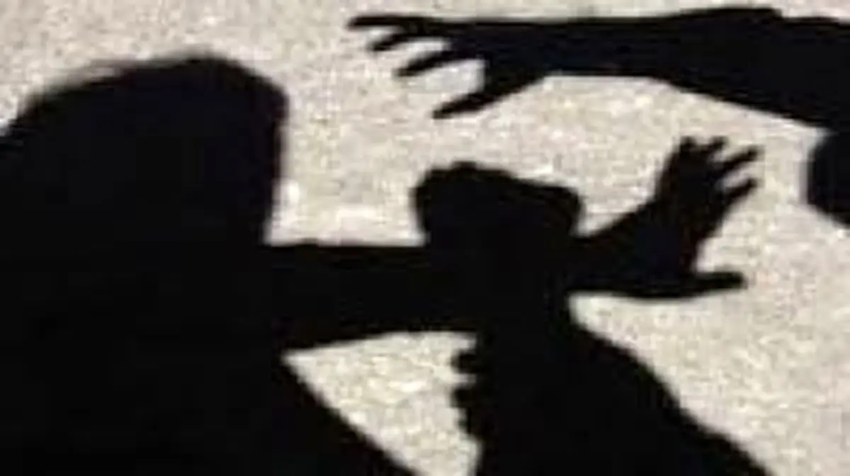 معلم خصوصی سارای 17 ساله را باردار کرد+عکس