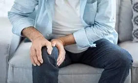 نشانه‌هایی که به شما می‌گوید آرتروز زانو دارید