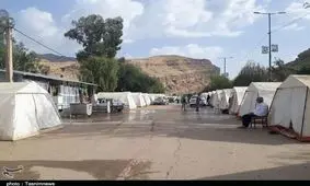 نگرانی سیل‌زدگان پلدختر از گرمای طاقت‌فرسا؛ چادرنشینان وسیله سرمایشی ندارند+تصویر